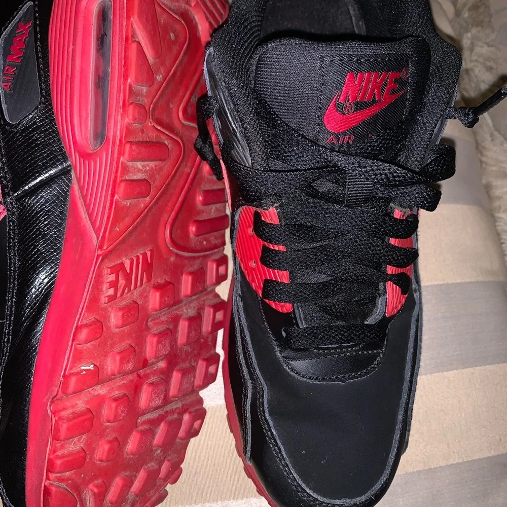 Nike Kids Black and Red Air Max Sneakers